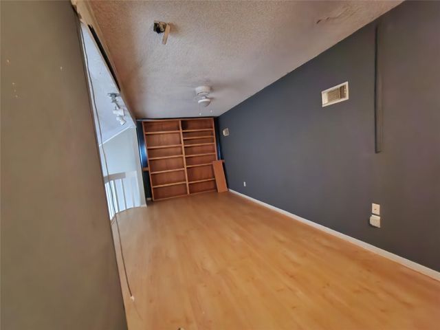 6118 Linnhaven Drive, Houston, TX 77072