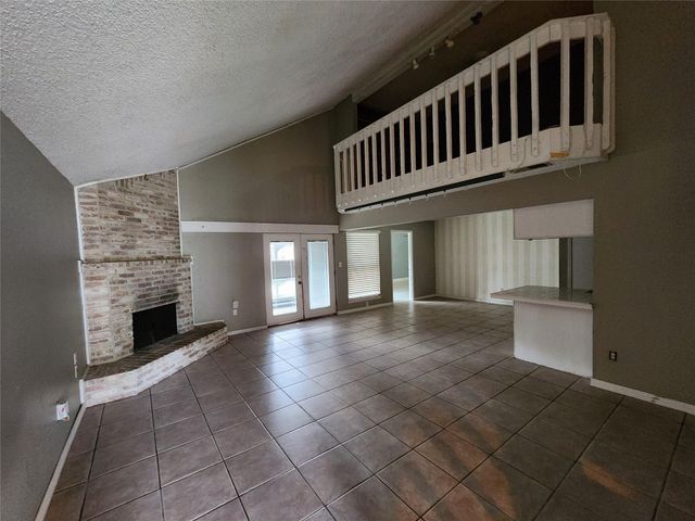 6118 Linnhaven Drive, Houston, TX 77072
