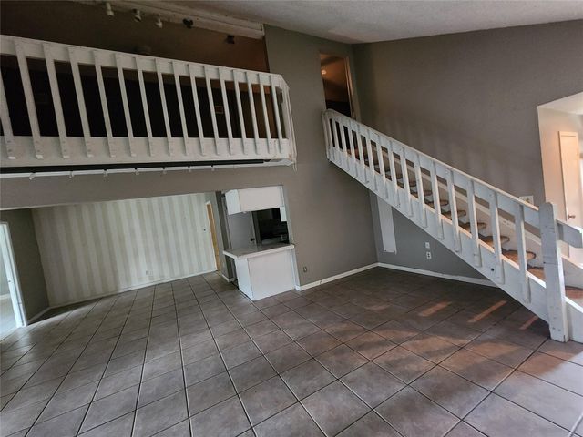 6118 Linnhaven Drive, Houston, TX 77072
