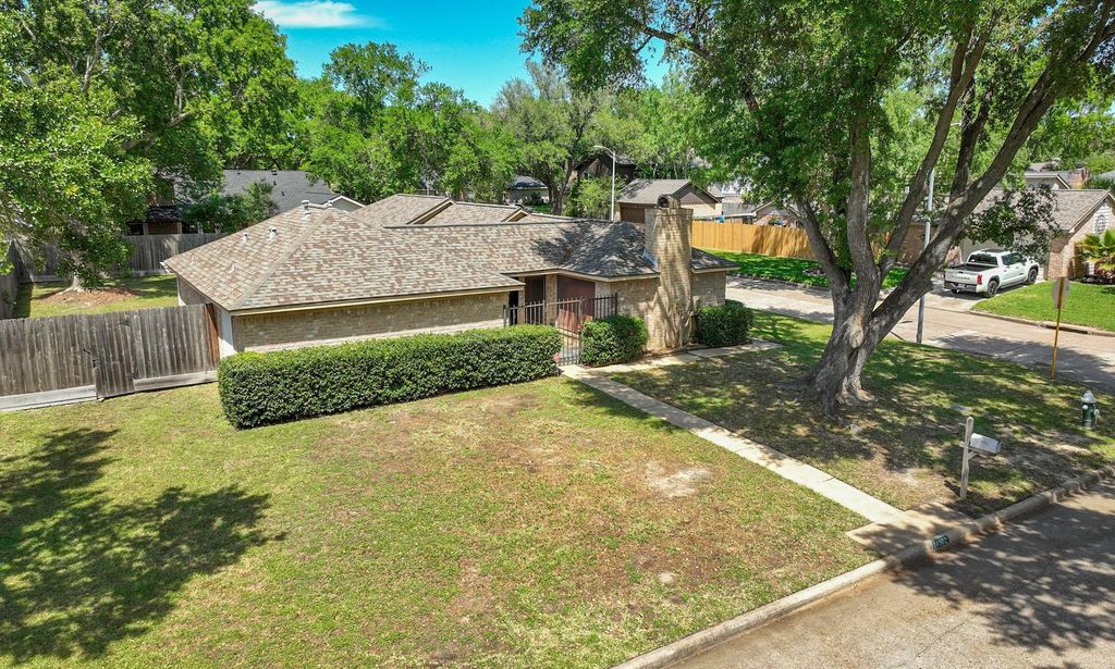 14902 W Beechmoor Drive W, Houston, TX 77095