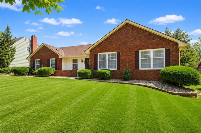11601 WORNALL Road, Kansas City, MO 64114