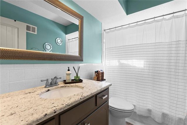 11601 WORNALL Road, Kansas City, MO 64114
