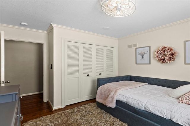 11601 WORNALL Road, Kansas City, MO 64114
