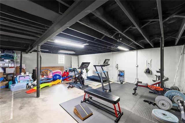 11601 WORNALL Road, Kansas City, MO 64114