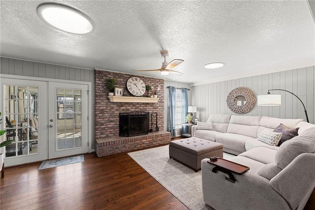 11601 WORNALL Road, Kansas City, MO 64114