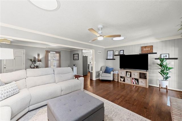 11601 WORNALL Road, Kansas City, MO 64114