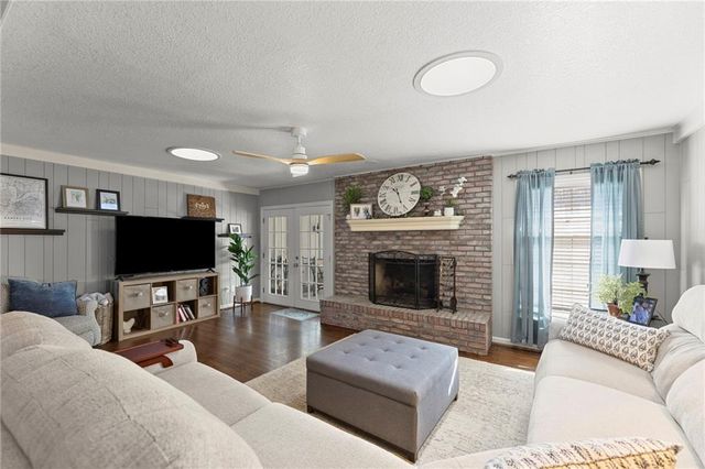 11601 WORNALL Road, Kansas City, MO 64114