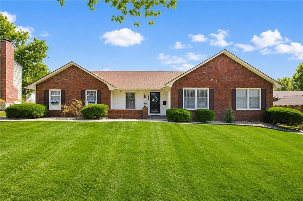 11601 WORNALL Road, Kansas City, MO 64114