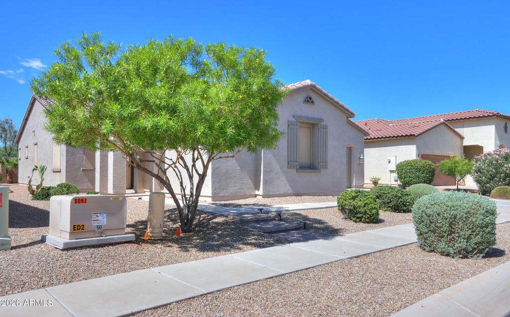 305 N RAINBOW Way, Casa Grande, AZ 85194 — photo 2