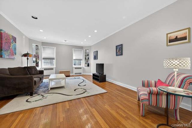 26 Hamilton Place A2, Garden City, NY 11530