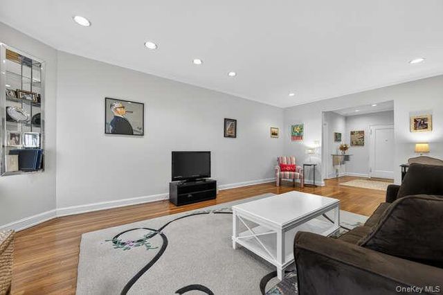 26 Hamilton Place A2, Garden City, NY 11530