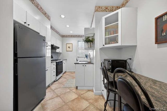 26 Hamilton Place A2, Garden City, NY 11530