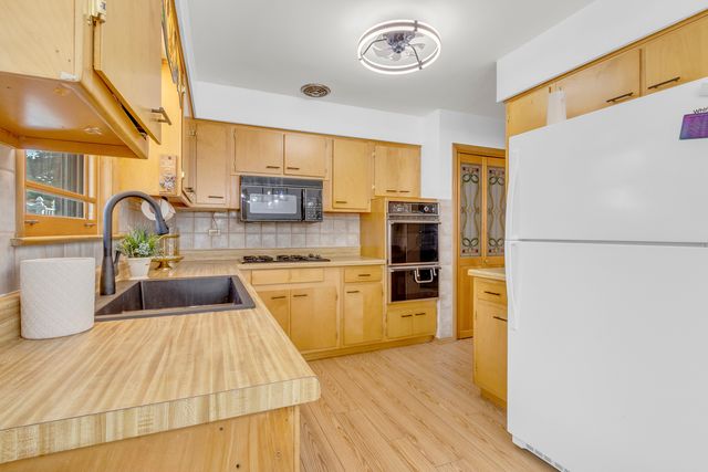 5425 Drury Lane, Oak Lawn, IL 60453