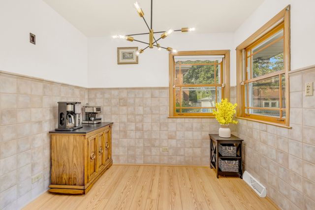 5425 Drury Lane, Oak Lawn, IL 60453