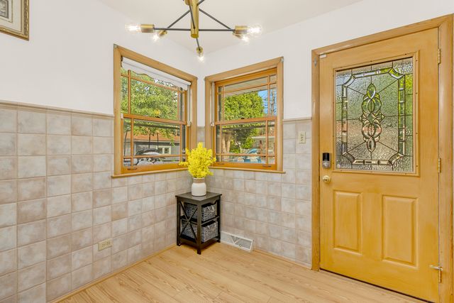 5425 Drury Lane, Oak Lawn, IL 60453