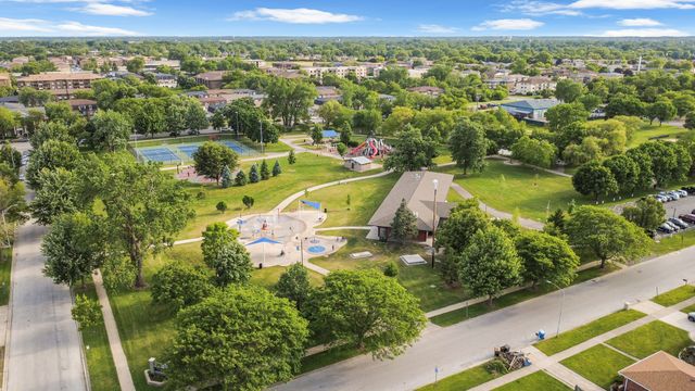 5425 Drury Lane, Oak Lawn, IL 60453