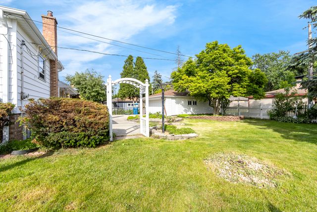 5425 Drury Lane, Oak Lawn, IL 60453