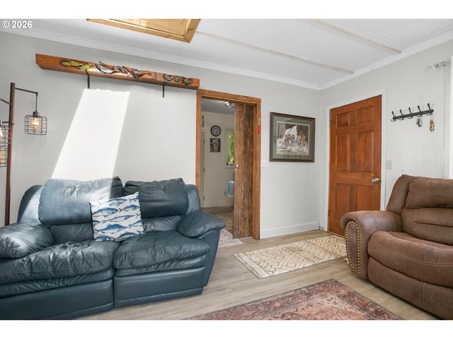 1909 Ne 20TH St, Lincoln City, OR 97367