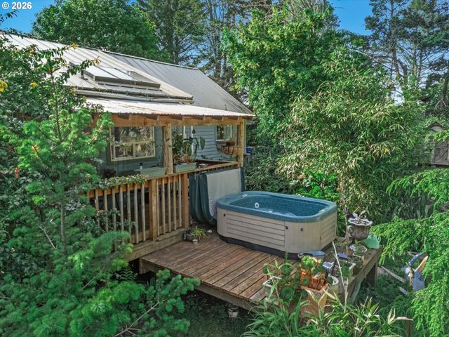 1909 Ne 20TH St, Lincoln City, OR 97367