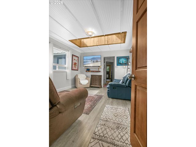 1909 Ne 20TH St, Lincoln City, OR 97367