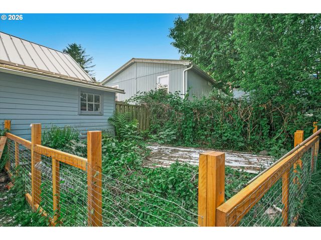 1909 Ne 20TH St, Lincoln City, OR 97367
