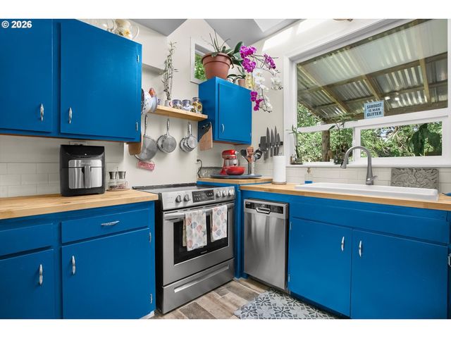 1909 Ne 20TH St, Lincoln City, OR 97367