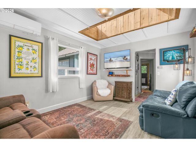 1909 Ne 20TH St, Lincoln City, OR 97367