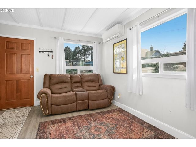 1909 Ne 20TH St, Lincoln City, OR 97367