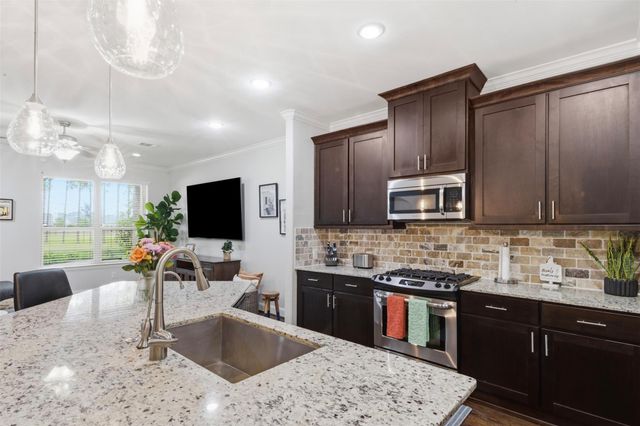 706 Water Street, Webster, TX 77598