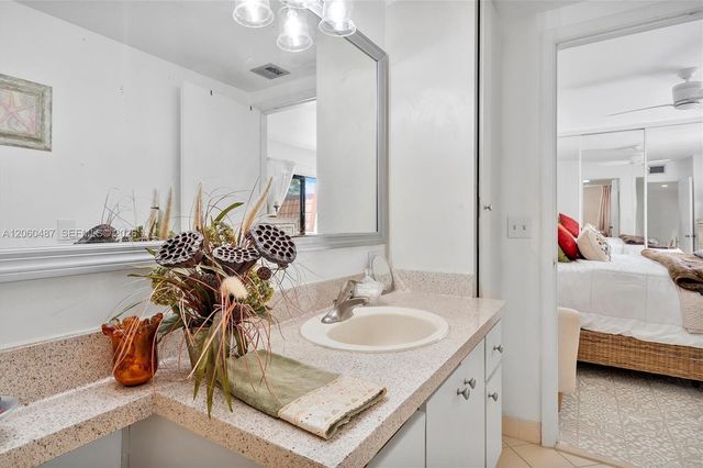 839 Blue Ridge Circle 839, West Palm Beach, FL 33409