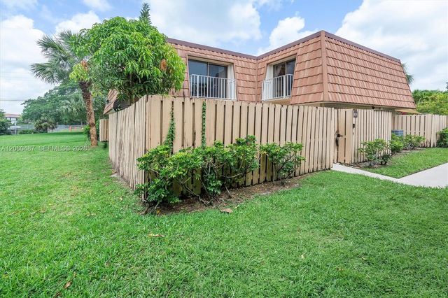 839 Blue Ridge Circle 839, West Palm Beach, FL 33409