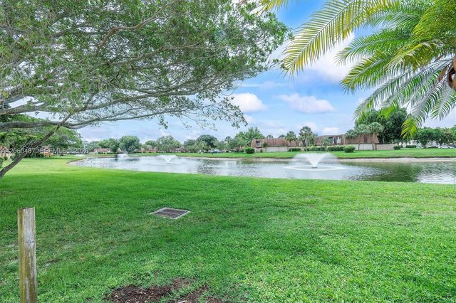 839 Blue Ridge Circle 839, West Palm Beach, FL 33409