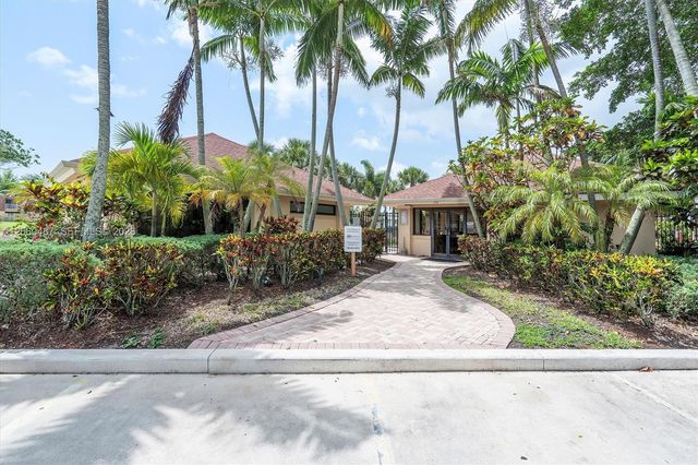 839 Blue Ridge Circle 839, West Palm Beach, FL 33409