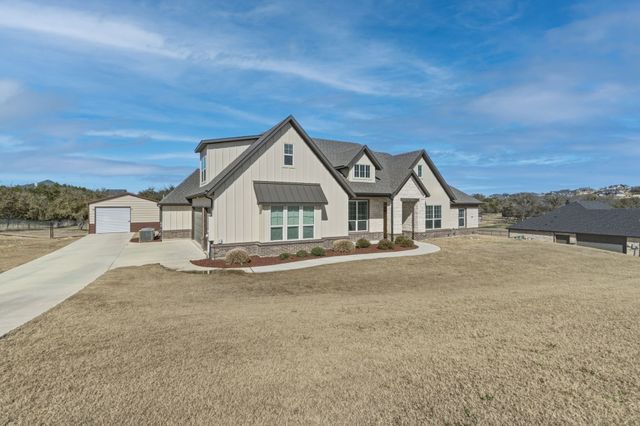 320 Oak Meadow Lane, Weatherford, TX 76085