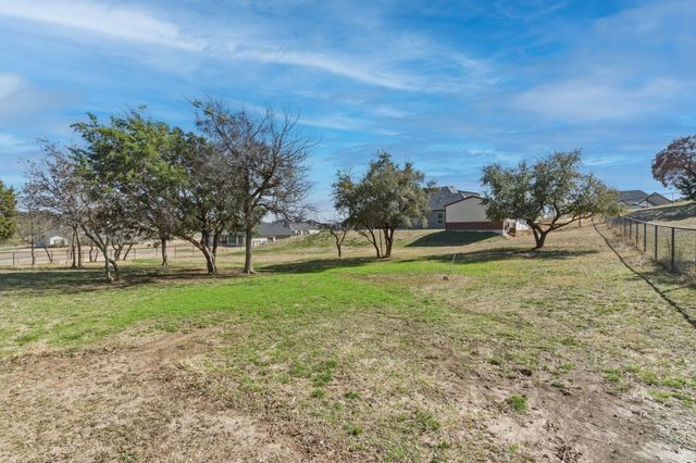 320 Oak Meadow Lane, Weatherford, TX 76085
