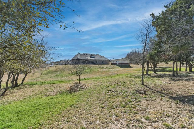 320 Oak Meadow Lane, Weatherford, TX 76085