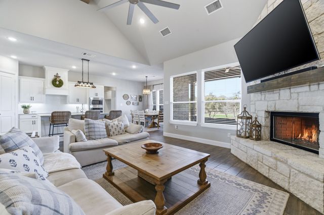 320 Oak Meadow Lane, Weatherford, TX 76085