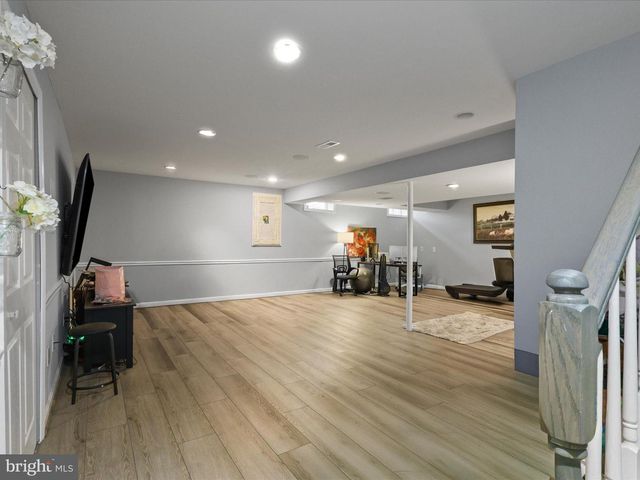 6488 PALISADES DR, Centreville, VA 20121