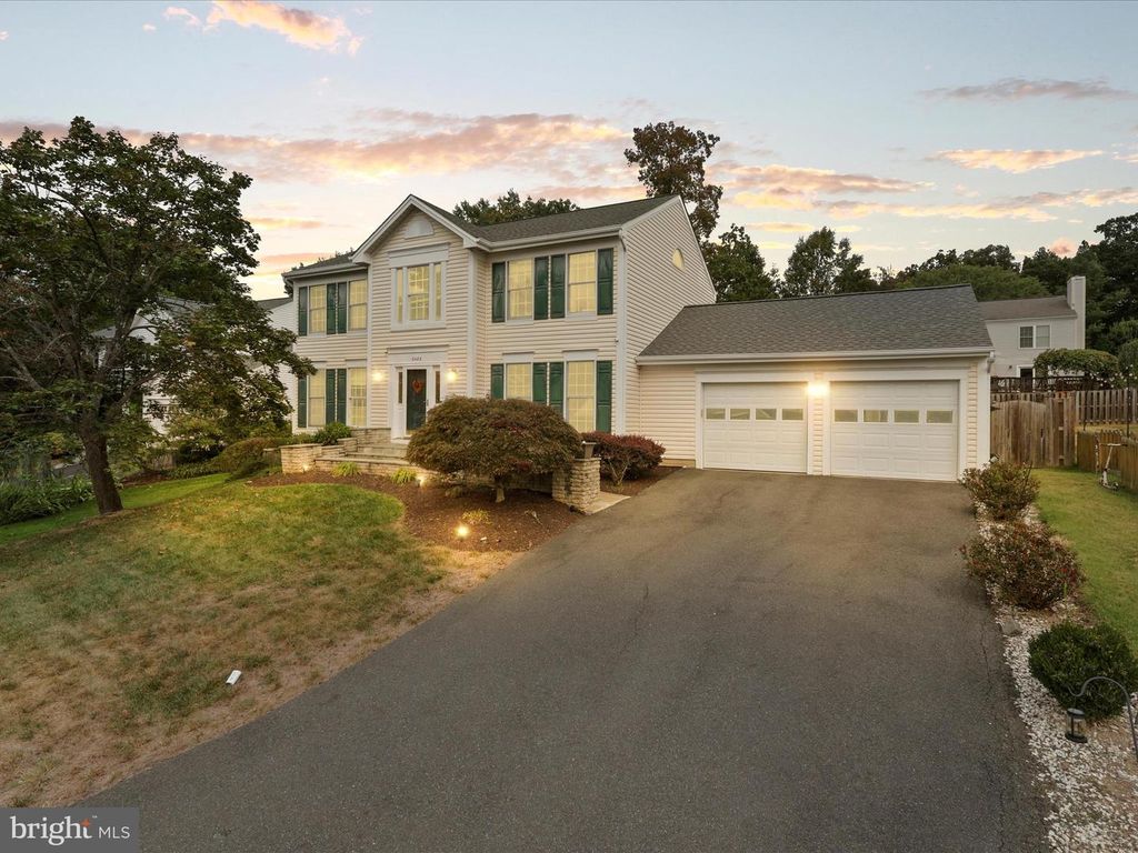 6488 PALISADES DR, Centreville, VA 20121