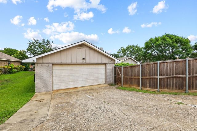 1925 Country Club Drive, Plano, TX 75074