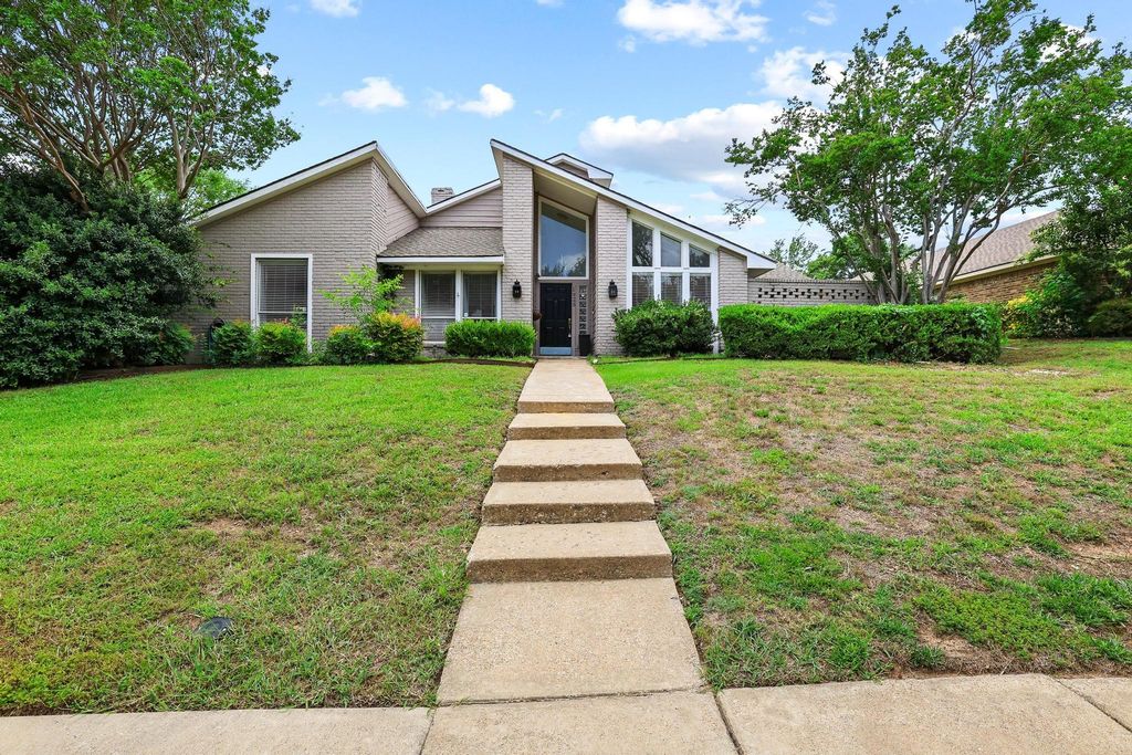 1925 Country Club Drive, Plano, TX 75074