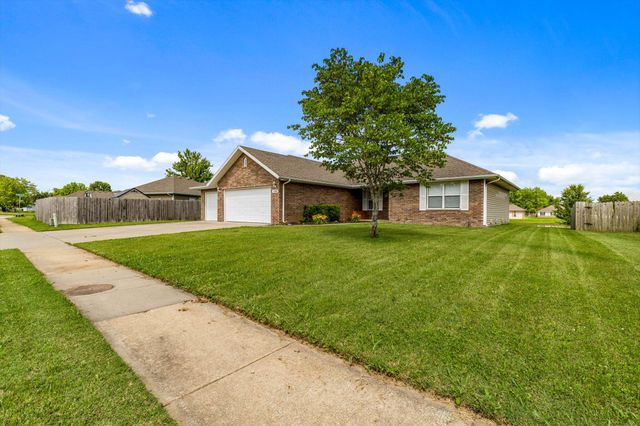 1382 S Kristopher Avenue, Republic, MO 65738