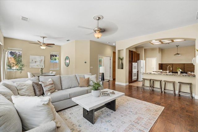 2135 Mayall Ct, Folsom, CA 95630