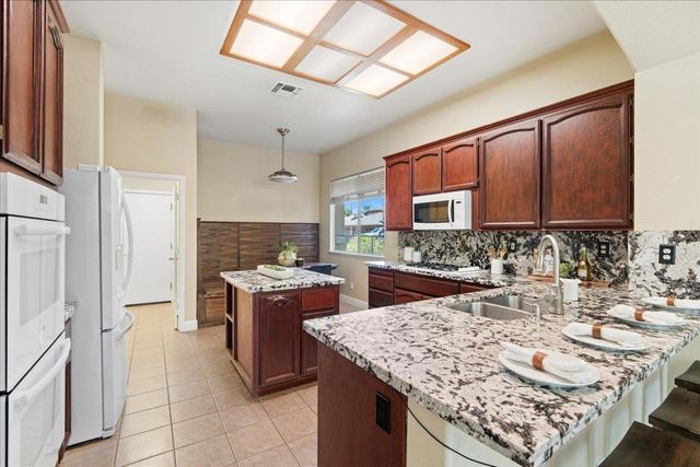 2135 Mayall Ct, Folsom, CA 95630
