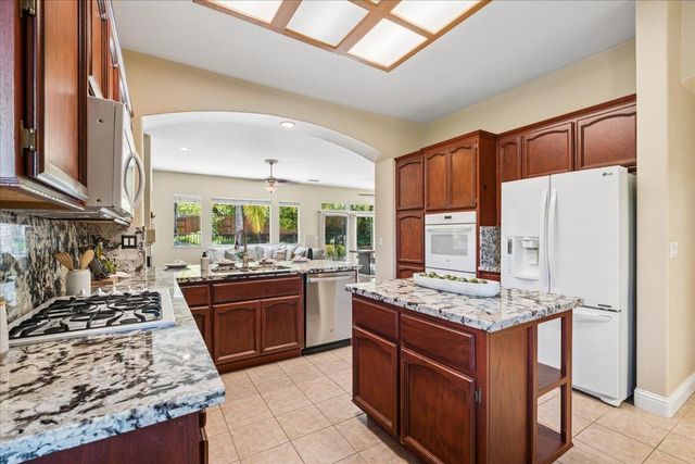 2135 Mayall Ct, Folsom, CA 95630