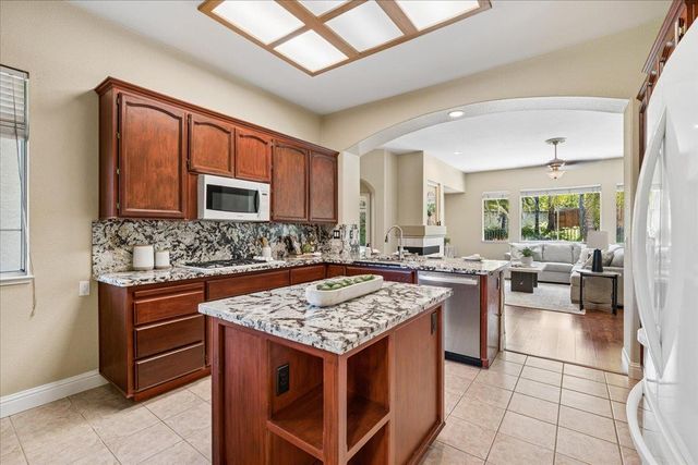 2135 Mayall Ct, Folsom, CA 95630