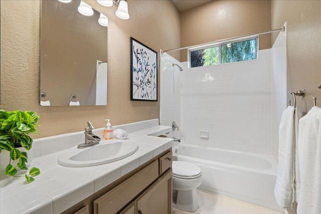 2135 Mayall Ct, Folsom, CA 95630