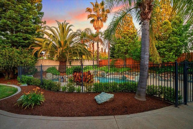 2135 Mayall Ct, Folsom, CA 95630