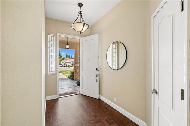 2135 Mayall Ct, Folsom, CA 95630
