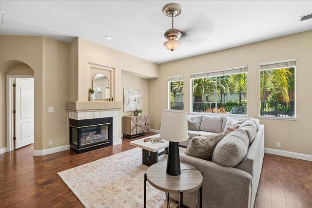 2135 Mayall Ct, Folsom, CA 95630